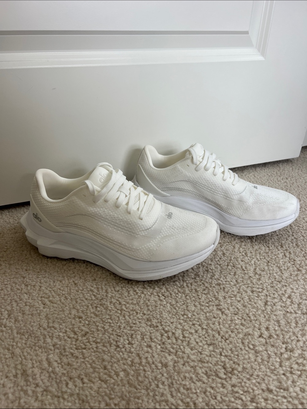 Alo women’s running shoes, white, size 8.5
